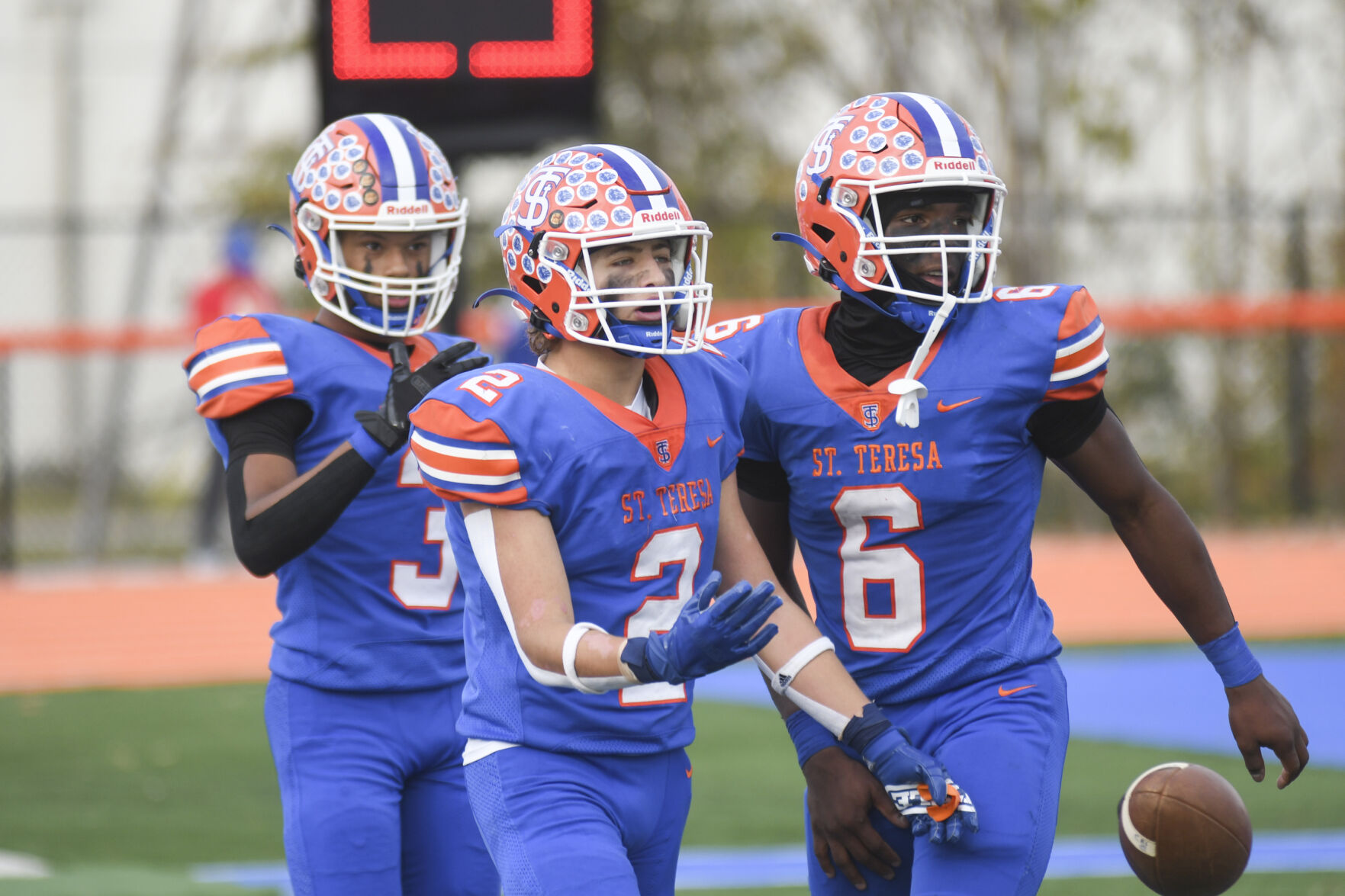 103022-dec-spt-st-teresa-football-gallery_18.JPG